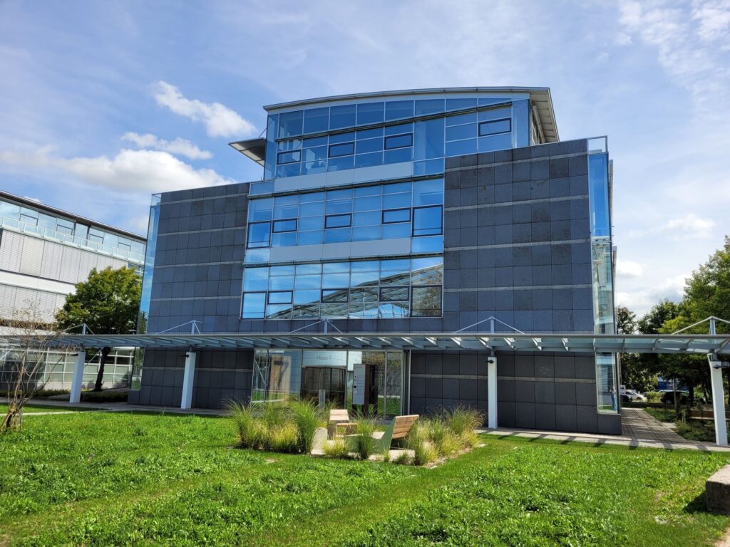 Das revitalisierte Hub Eight im Munich Airport Business Park in Hallbergmoos ist zur neuen Heimat von Xpedite Diagnostics geworden.