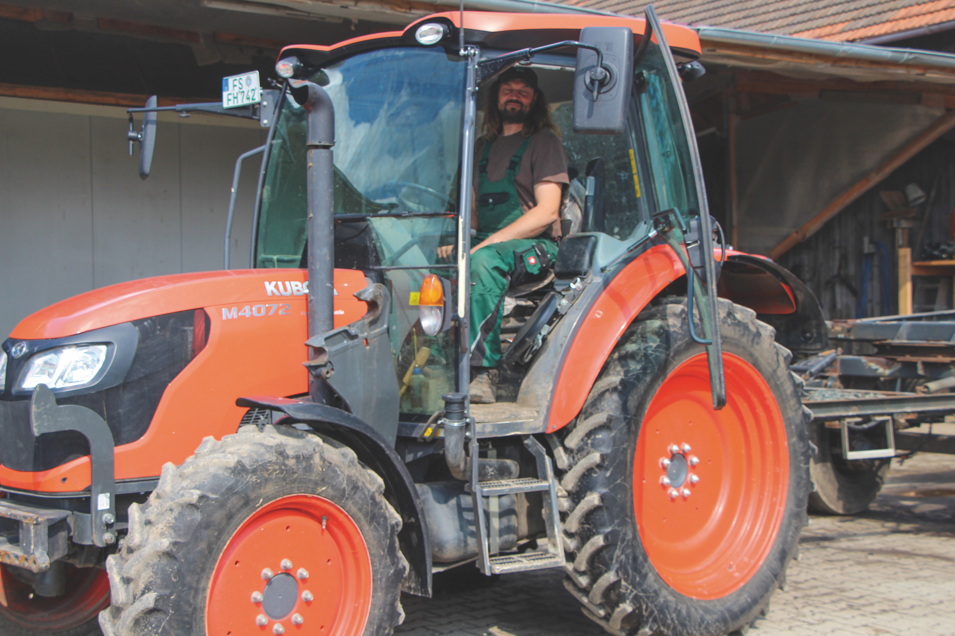 Ein Traktor für die Feldarbeit - die Ernte, Saat und Düngen lassen sich schwer ohne technische Hilfe bewältigen.
