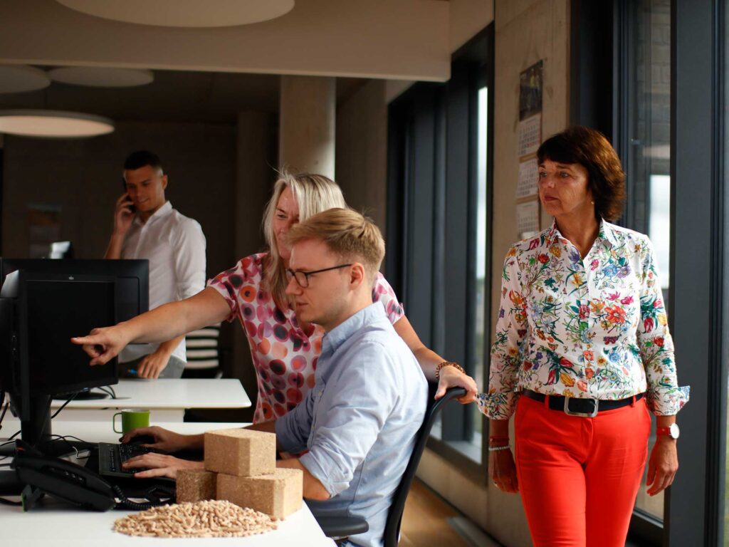 An fünf Standorten in ganz Europa arbeiten die 230 Mitarbeiter der Brüning Group an der Versorgung mit Landschaftspflegematerial und fossil-freien Brennstoffen.