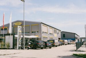 41 Jahre SUW Berger in Hallbergmoos: Seit einigen Jahren verfügt der Betrieb über eine eigene Zentrale mit Showroom im Handwerkerdorf im Munich Airport Business Park.