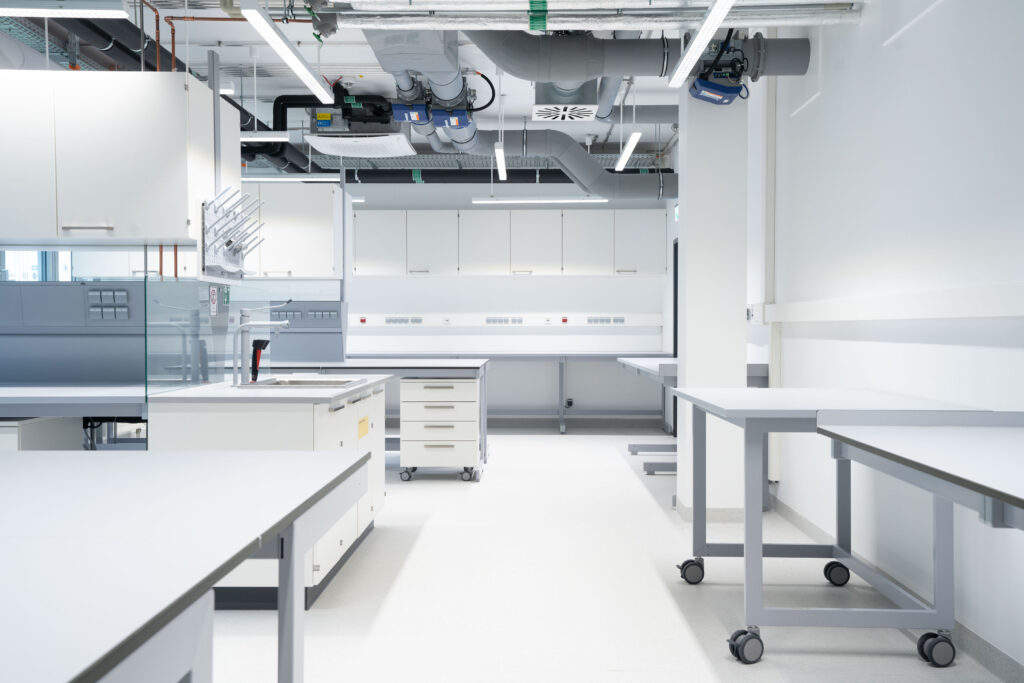 Vollausgestattete Labore im SKYGATE der Rock Capital Group im Biotech-Hub Hallbergmoos