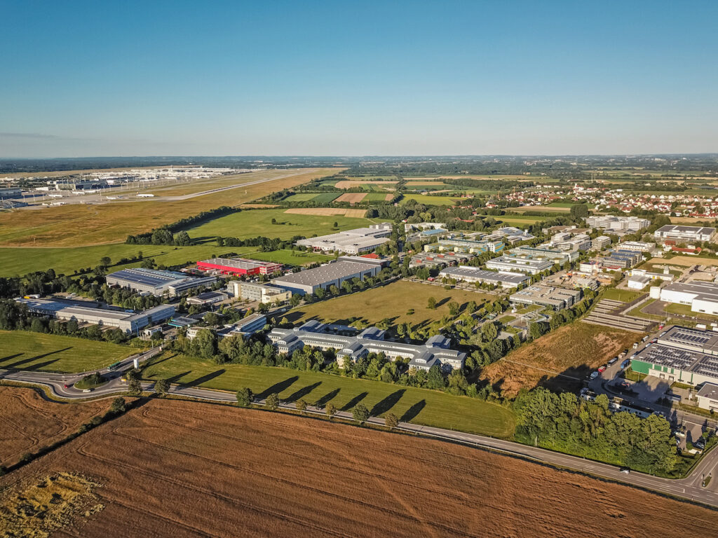 Flächen in Hallbergmoos: Mit den Gesamtvermietungen im Jahr 2022 und den anstehenden Großprojekten wappnet die Gemeinde Hallbergmoos den Munich Airport Business Park für die Zukunft.